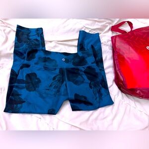 Lululemon leggings cute floral design print in great condition